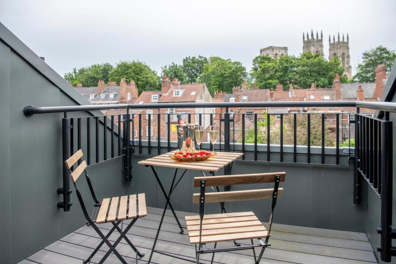 The Quadrant - The Carillon Suite York Bagian luar foto