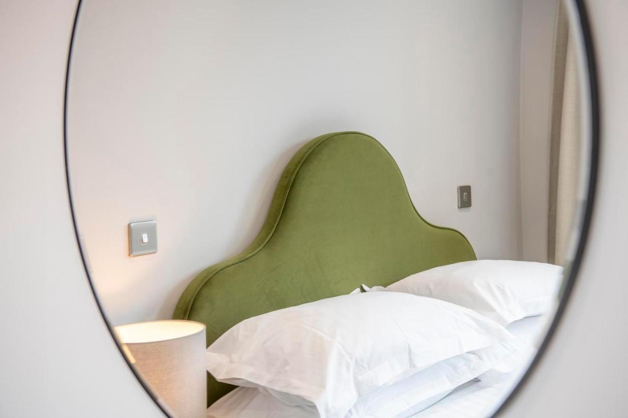 The Quadrant - The Carillon Suite York Bagian luar foto