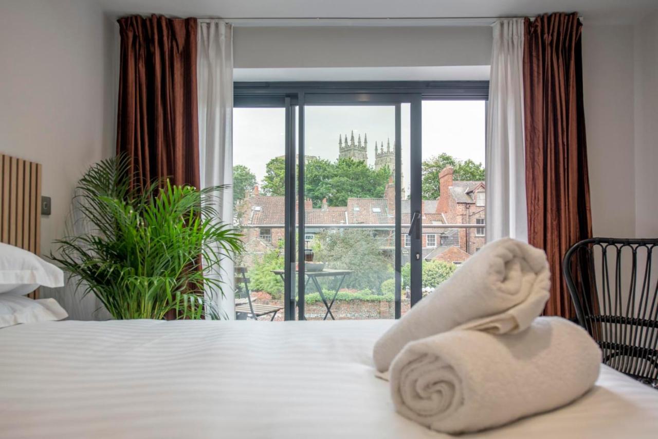 The Quadrant - The Carillon Suite York Bagian luar foto